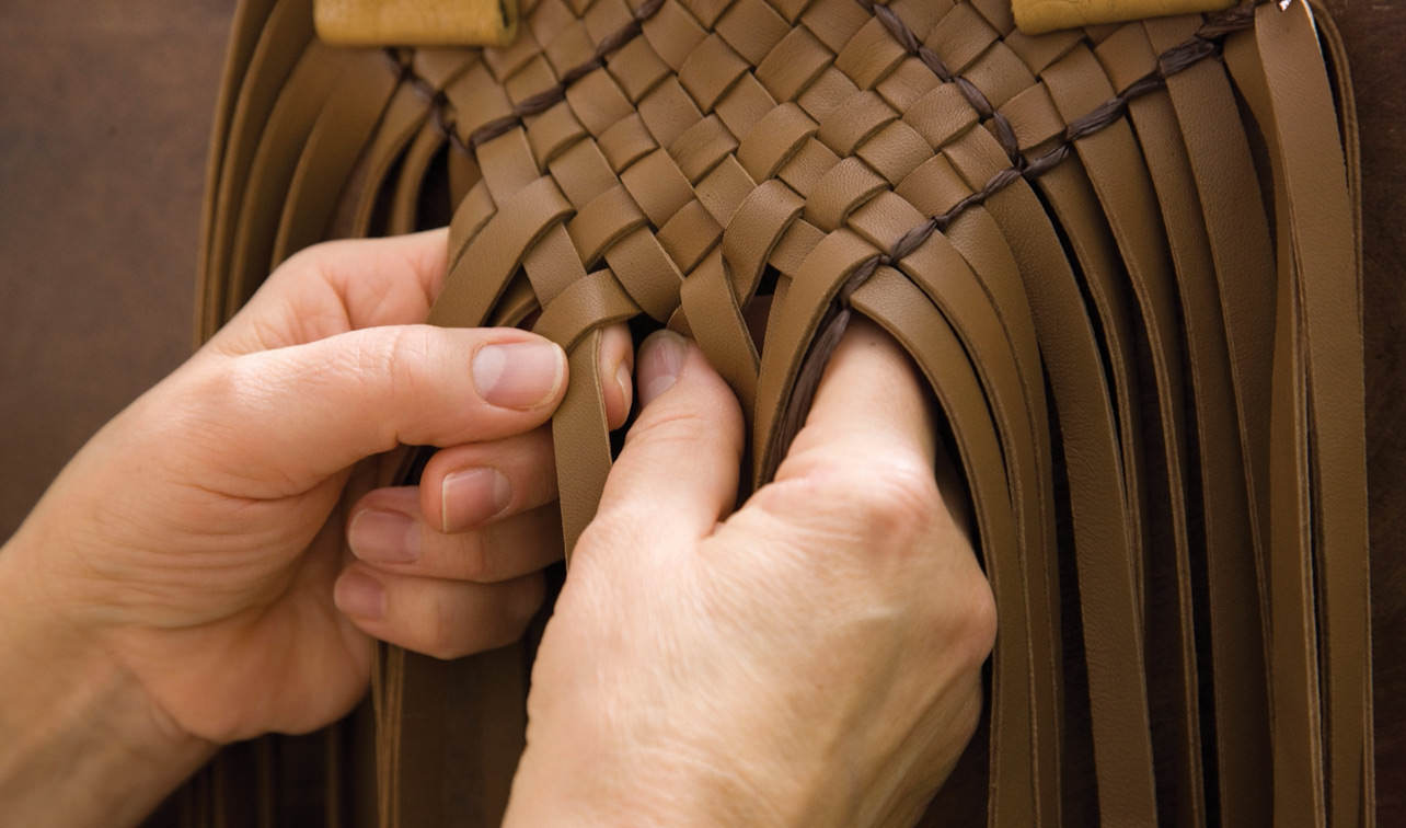 Celebramos los 50 Años del intrecciato de Bottega Veneta este año.