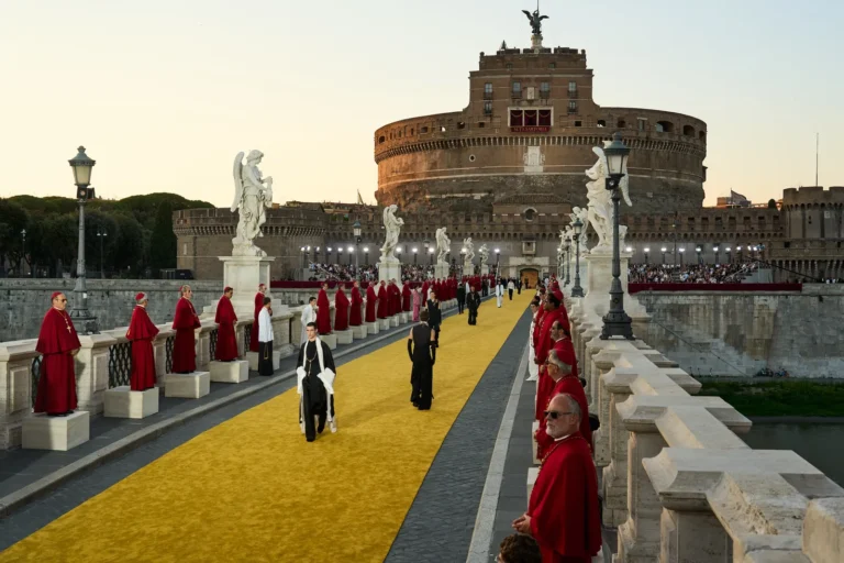 La maravillosa alta costura de Dolce Gabbana y su vínculo con la iglesia católica