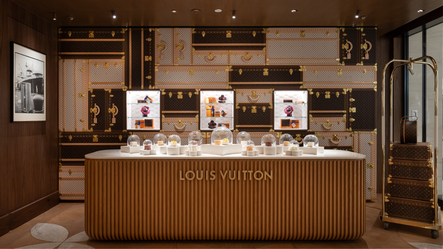 El mega barco de Louis Vuitton anclado en el corazon de Shangai para ofrecer una experiencia diferente.