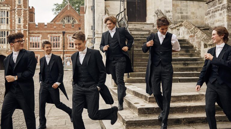 Eton el epitome de la excelencia academica en el interior de Inglaterra.